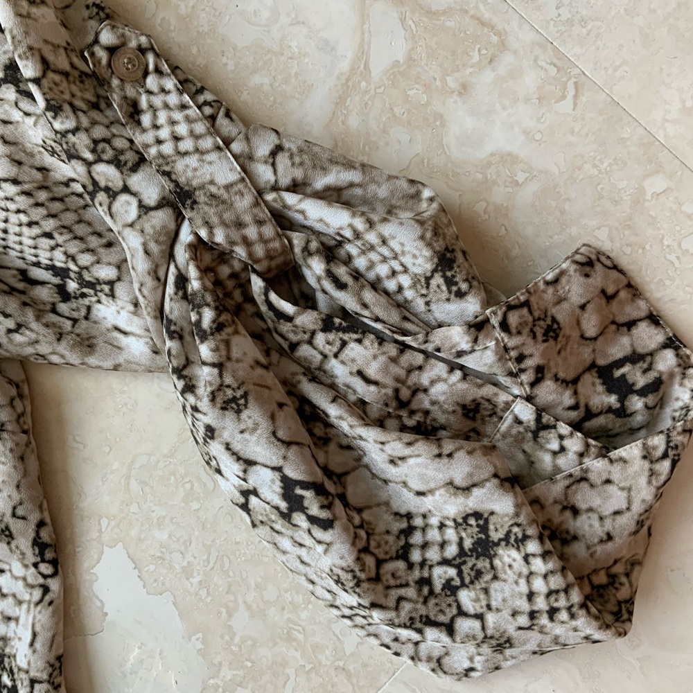 Calvin Klein Beige and Brown Snake Patterned Top 2X - Picture 5 of 6